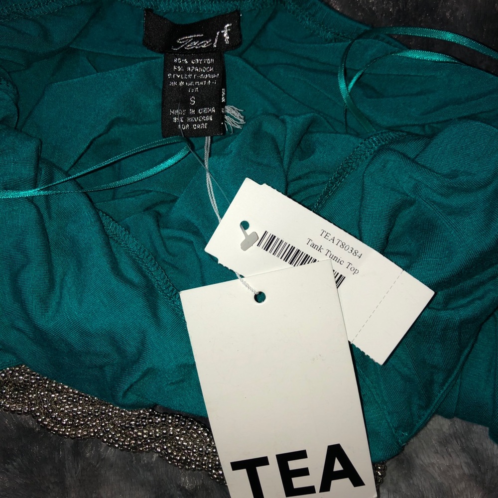 Halter top - Picture 2 of 2